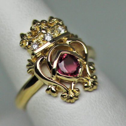 Luckenbooth Ruby ring 18K