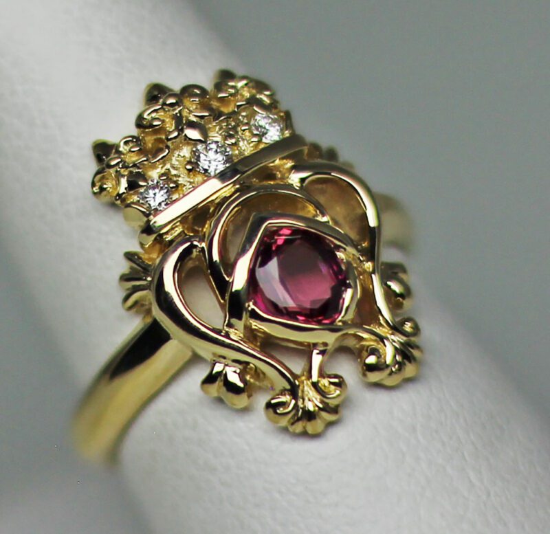 Luckenbooth Ruby ring 18K