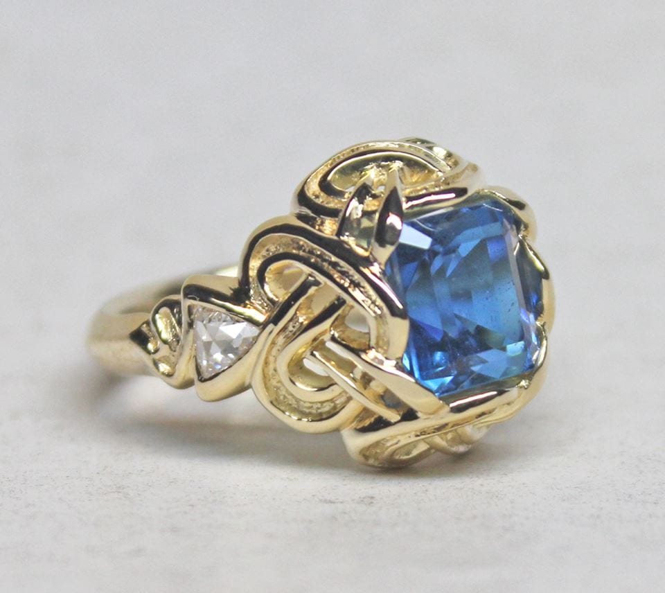 Celtic knot aquamarine and diamond ring in 18K by George Postgate