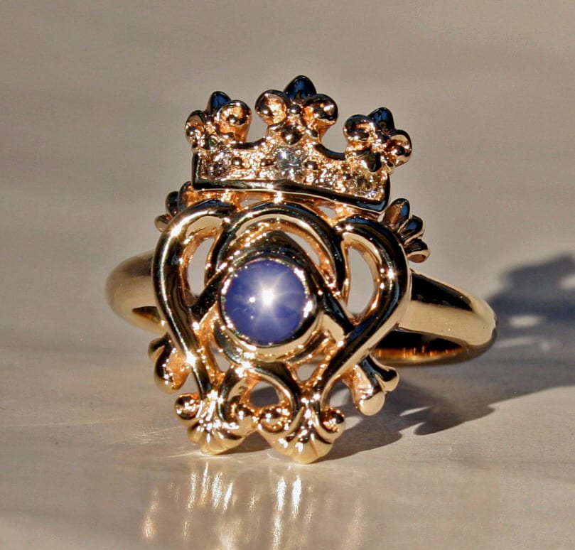 Scottish Luckenbooth ring in 18K yellow gold with a natural star sapphire and diamonds By George Postgate
