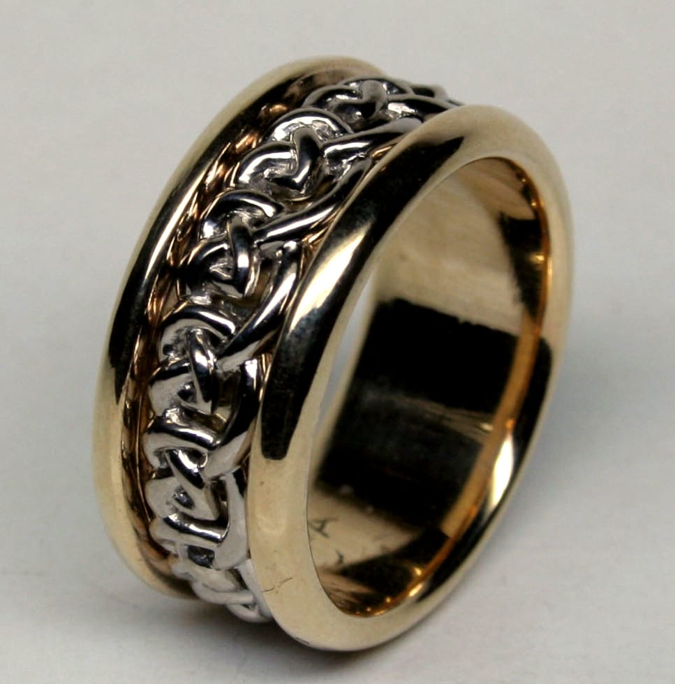 Celtic Simple Knot band in white and yellow 14K by George Postgate