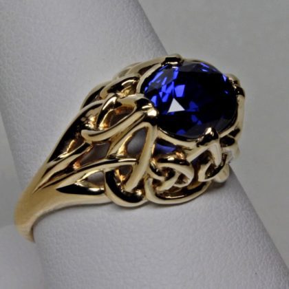 Sapphire Celtic Knot Ring with a fine Ceylon 3.99 ct sapphire in 18K, Size 7 1/4