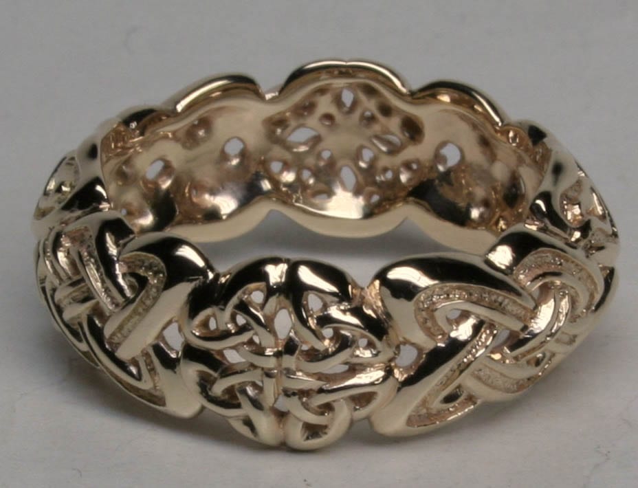 Celtic Arrow knot band in 14K by George Postgate
