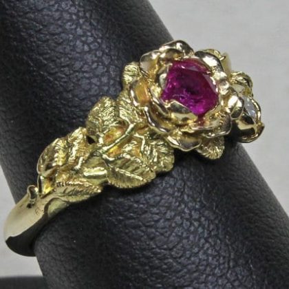 Finely Detailed Natural Pink And Diamond 18K Gold Sapphire Rose Ring