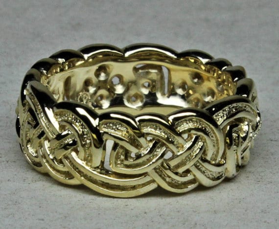 Celtic eternity knot band by George Postgate in 18K