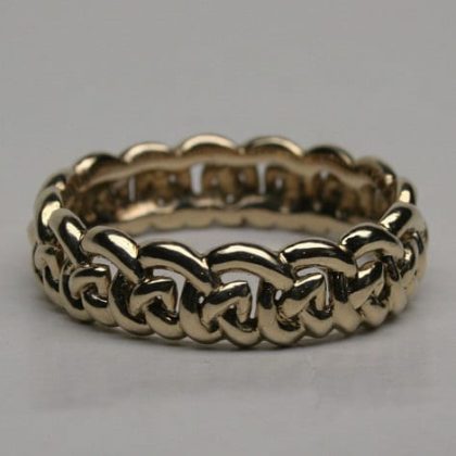 Simple open Sculptural Celtic knot band in 14K