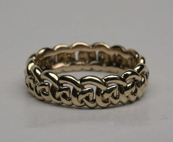 Simple open Sculptural Celtic knot band in 14K