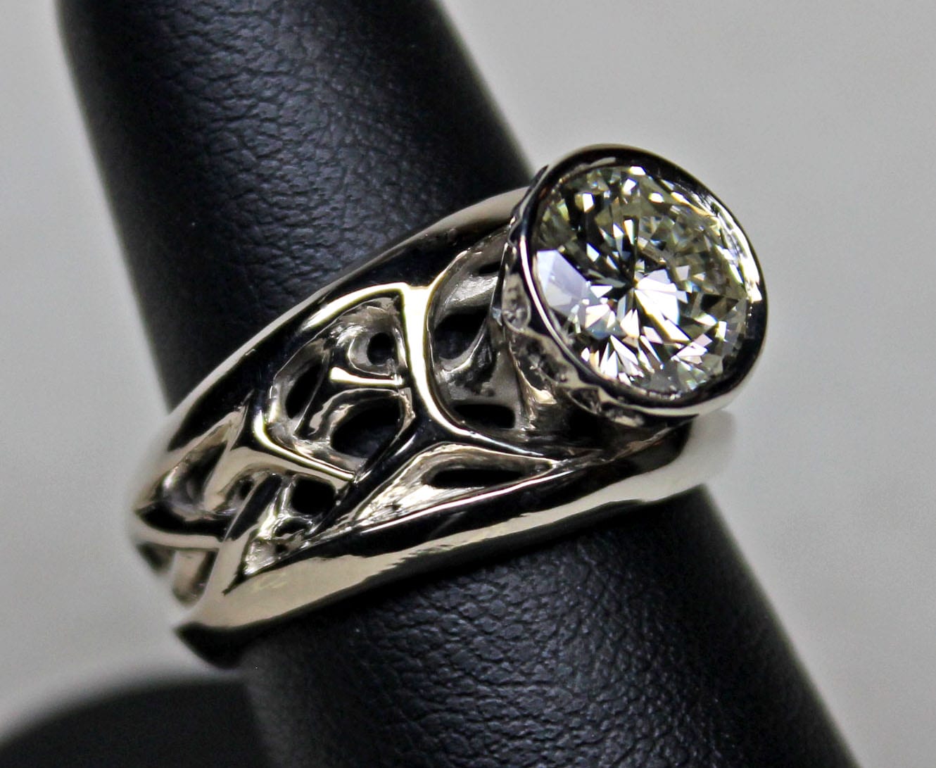 Rings Frost crystal setting in white gold and 2ct diamond