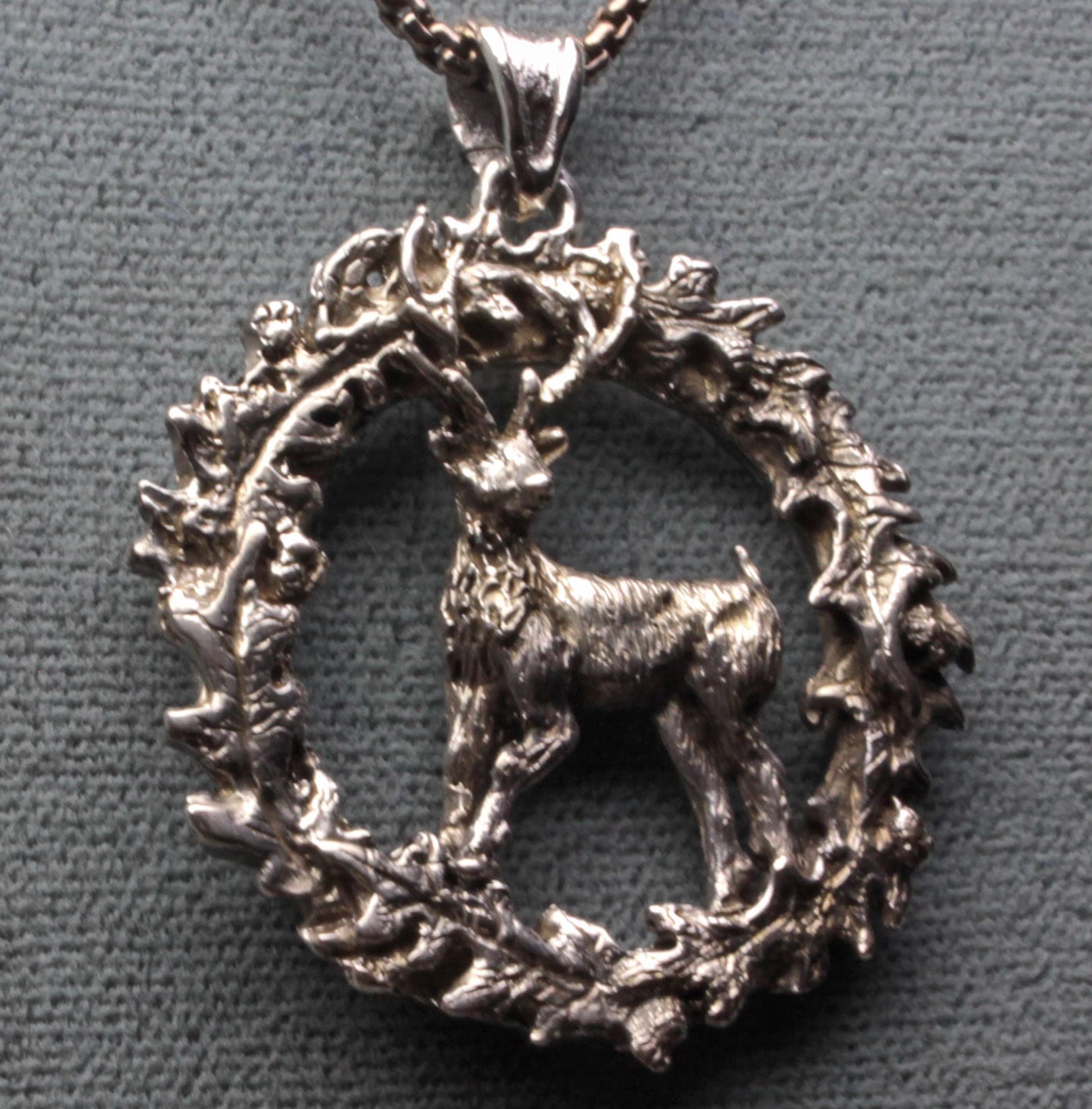 Thistle wreath deer pendant - Image 2