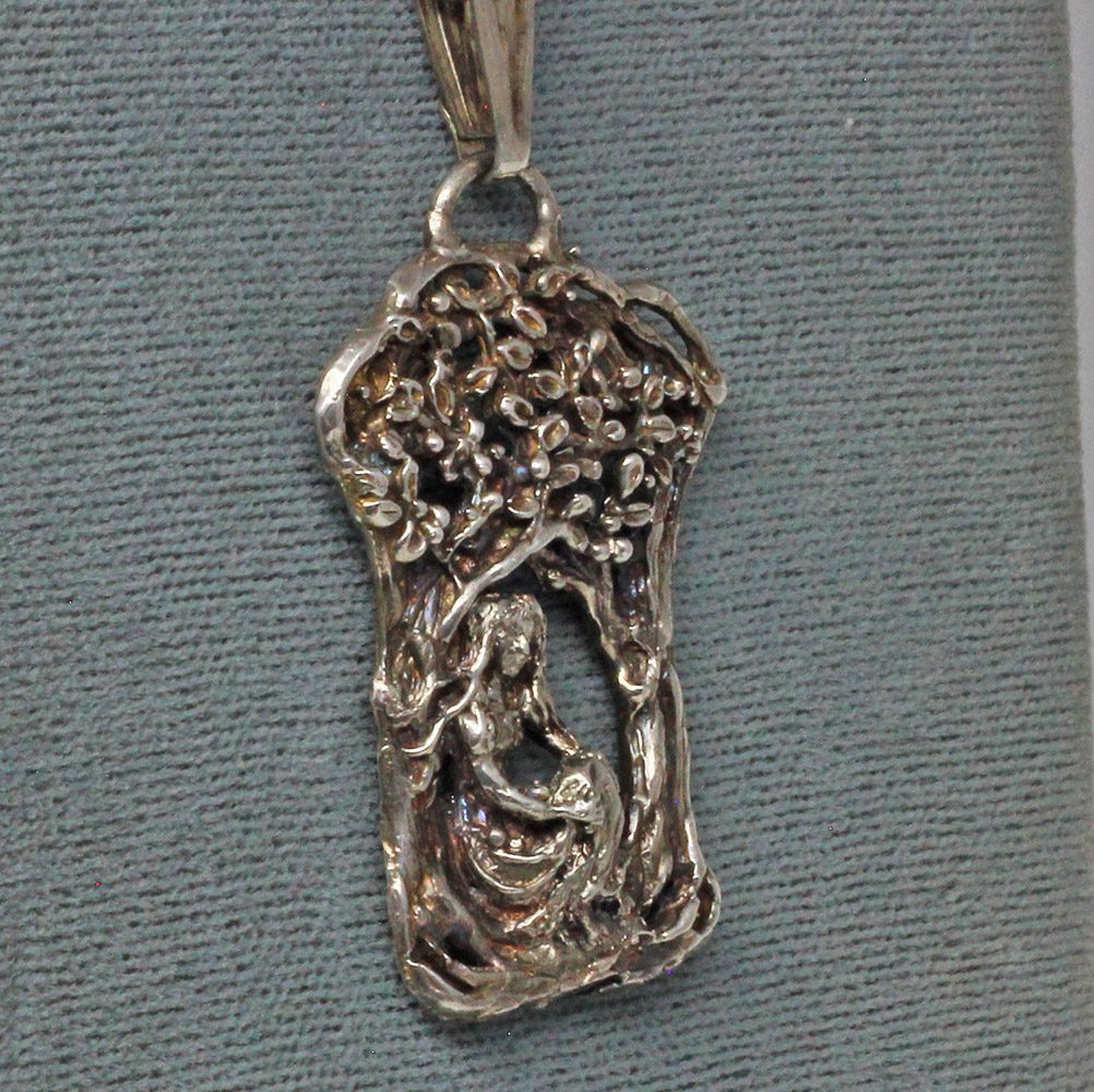 Apple Maiden pendant by Suzan - Image 4
