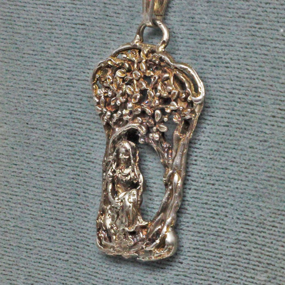 Apple Maiden pendant by Suzan - Image 5