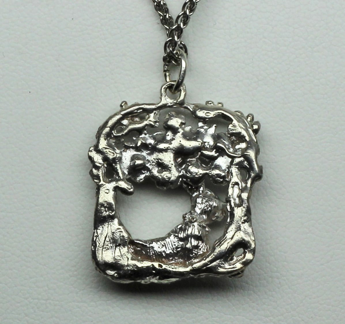 Bunny amid the posies pendant by Suzan - Image 3