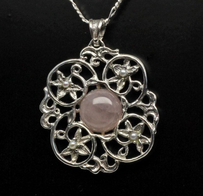 Flower circle rose quartz and pearl pendant