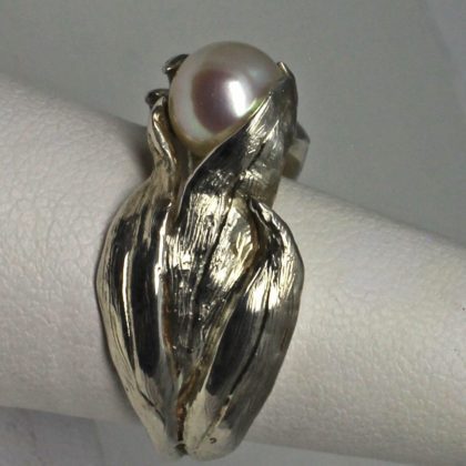 Pearl among the leaves