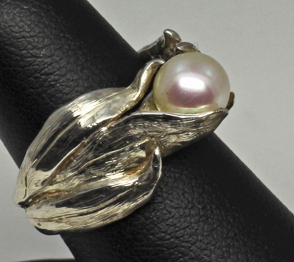 Pearl among the leaves ring in sterling silver by Suzan - Image 5