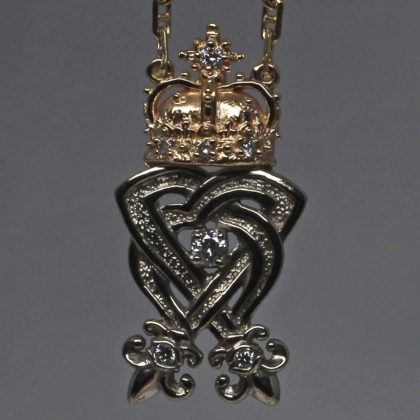 small diamond luckenbooth pendant in 14K