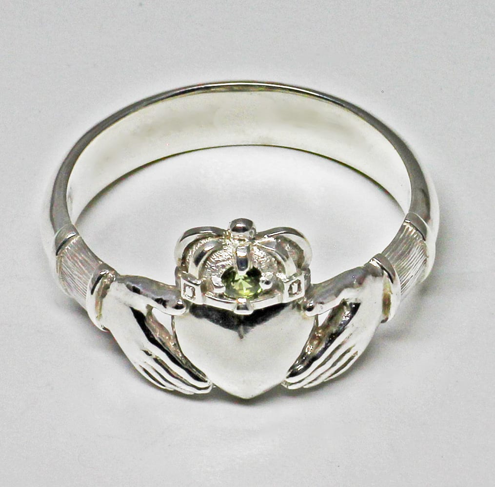 Irish silver Mans Claddagh ring with peridot size 13.5 - Image 6