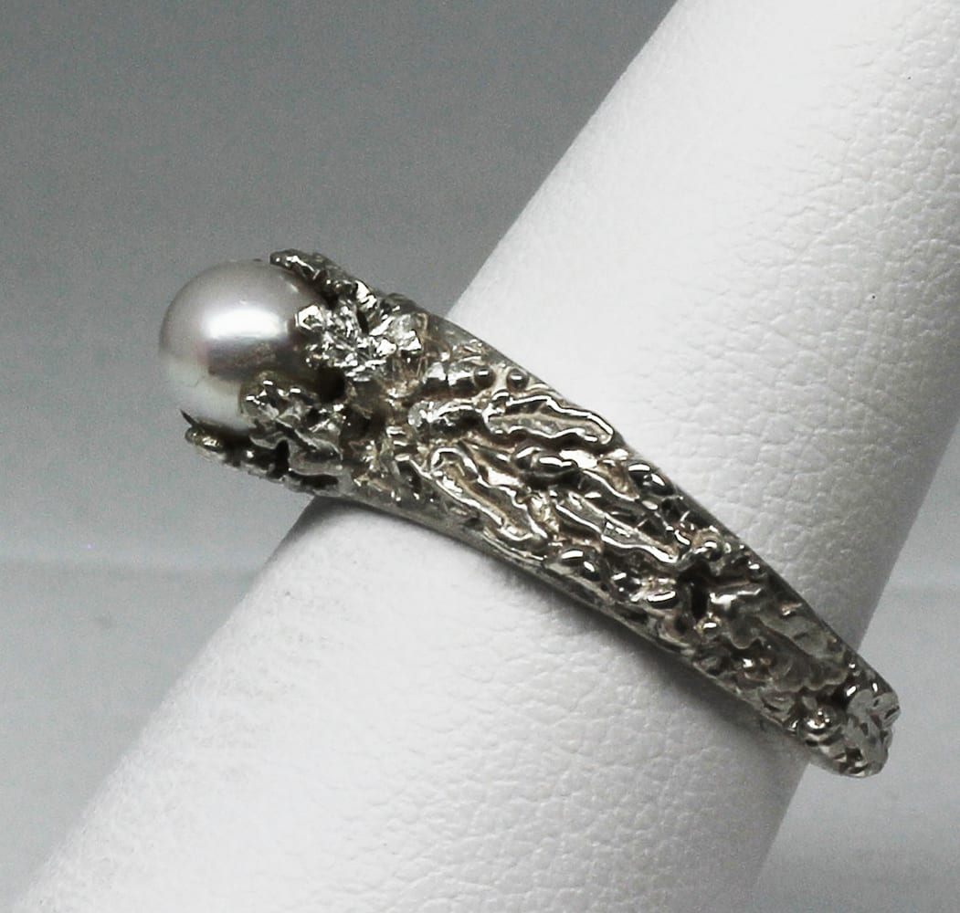 Pearl Oak Leaf Ring By Suzan Postgate size 7 Sterling silver. - Image 2