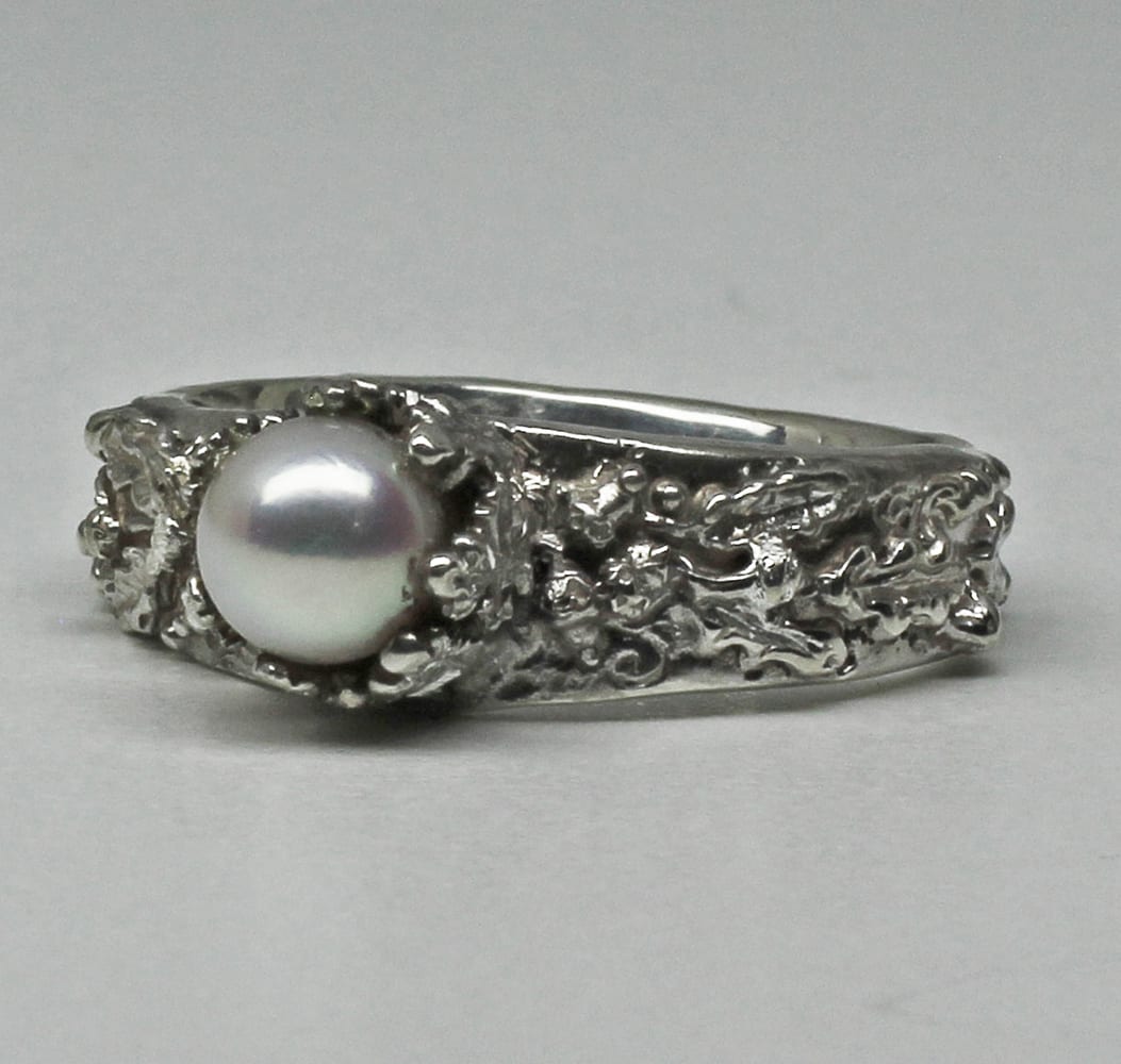 Pearl Oak Leaf Ring By Suzan Postgate size 7 Sterling silver. - Image 4