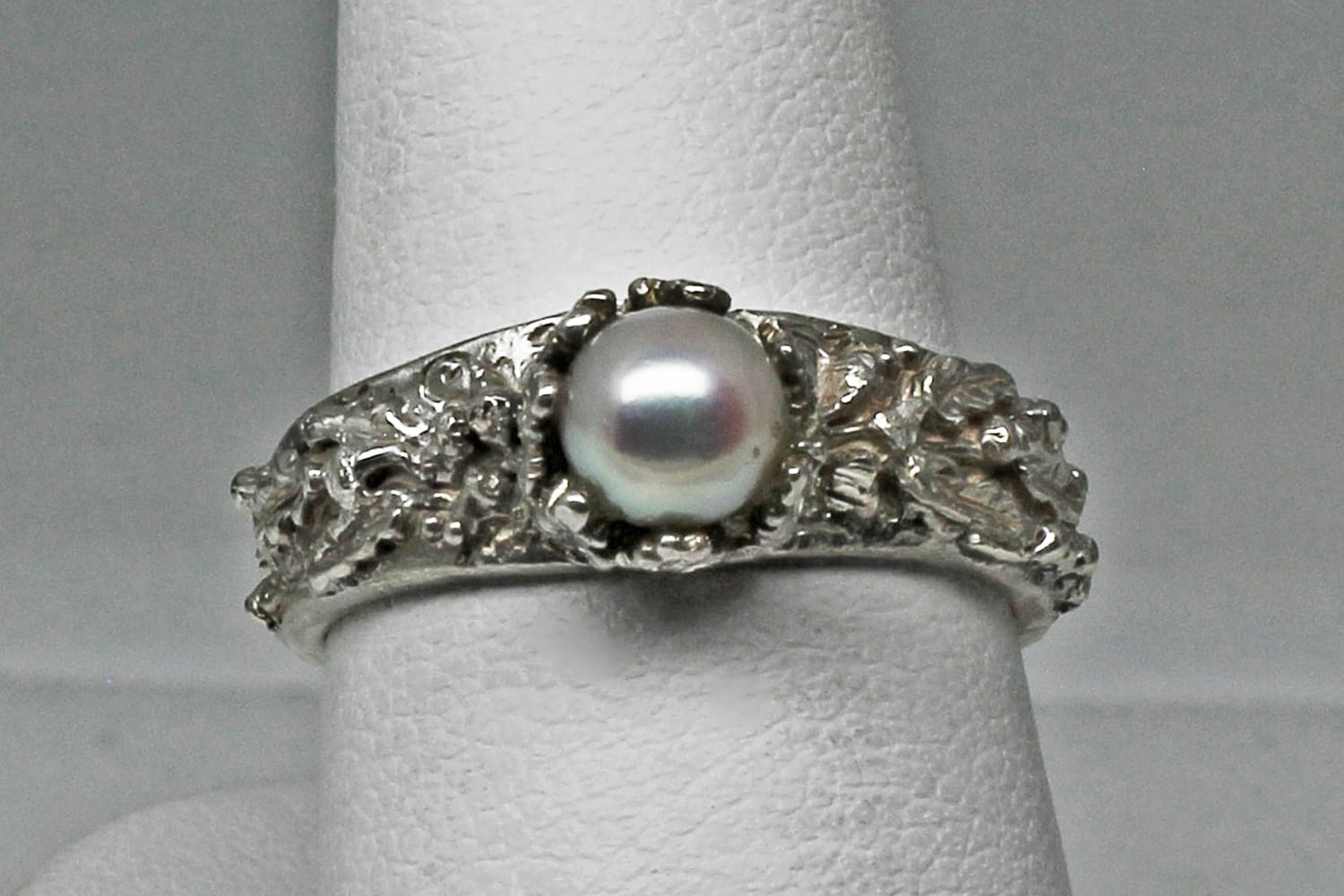 Pearl Oak Leaf Ring By Suzan Postgate size 7 Sterling silver. - Image 5
