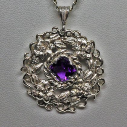 Flower wreath amethyst pendant