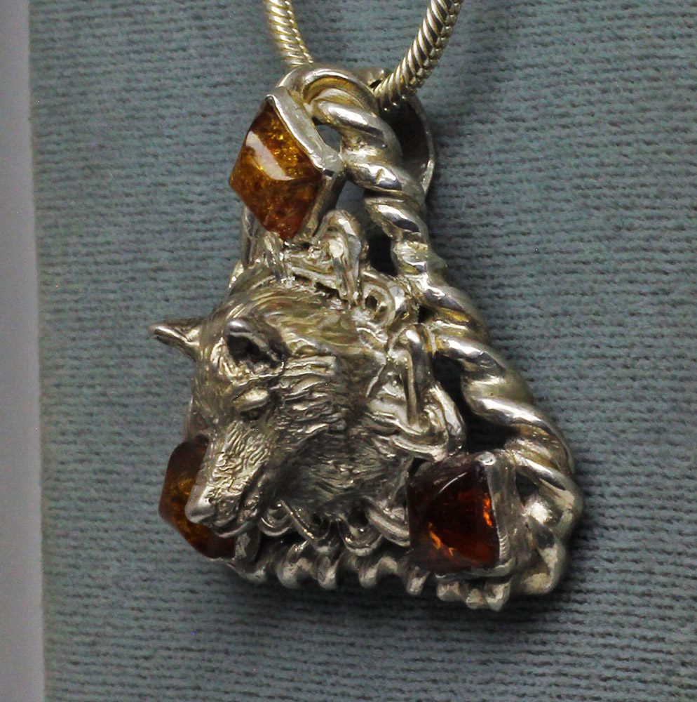 Amber, silver wolf pendant - Image 3