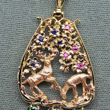 Highland Deer gold pendant