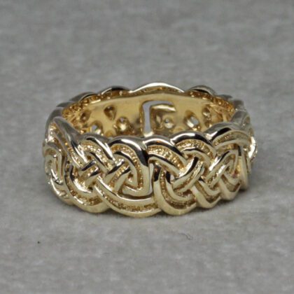 Celtic eternity knot band, our version of one of the most loved traditional Celtic knot designs.