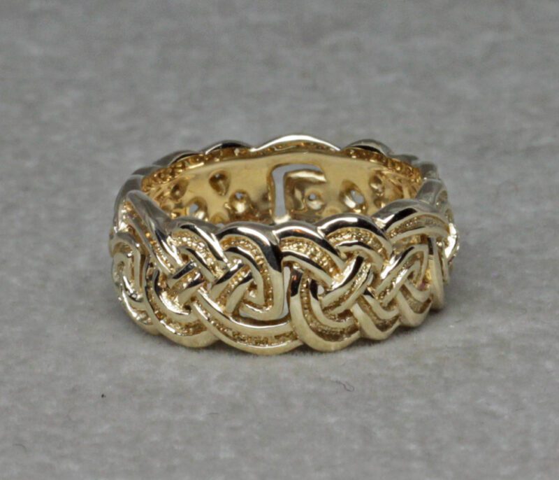 Celtic eternity knot band, our version of one of the most loved traditional Celtic knot designs.