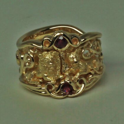 Lions & Dragon ring in gold with rubies
